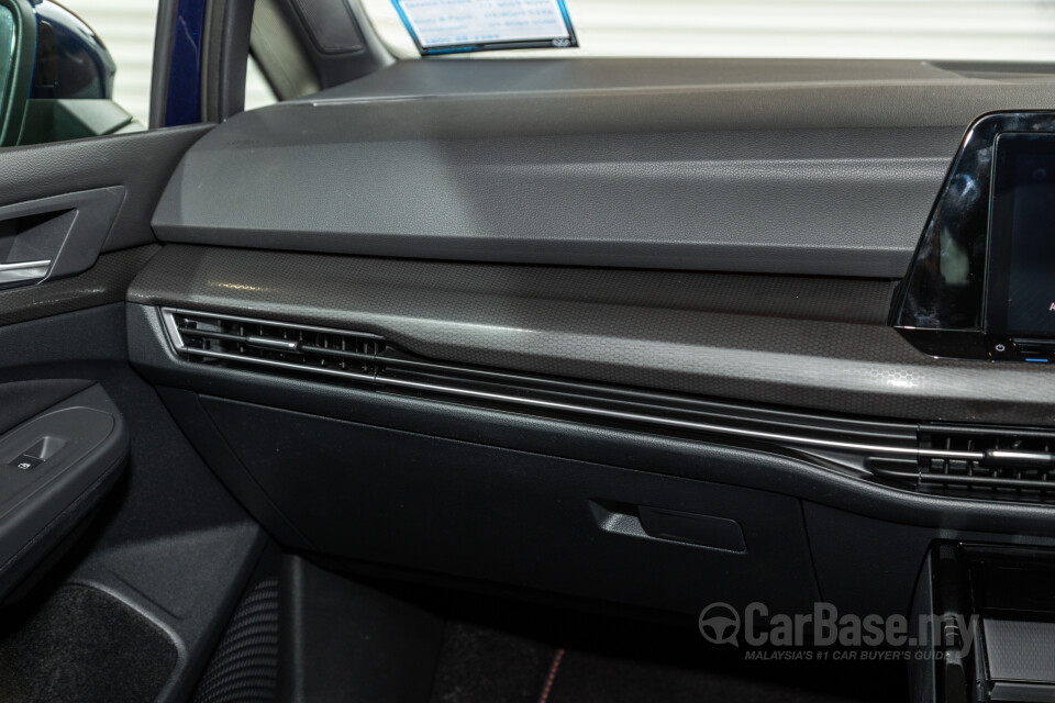 Volkswagen Golf GTI Mk8 (2022) Interior