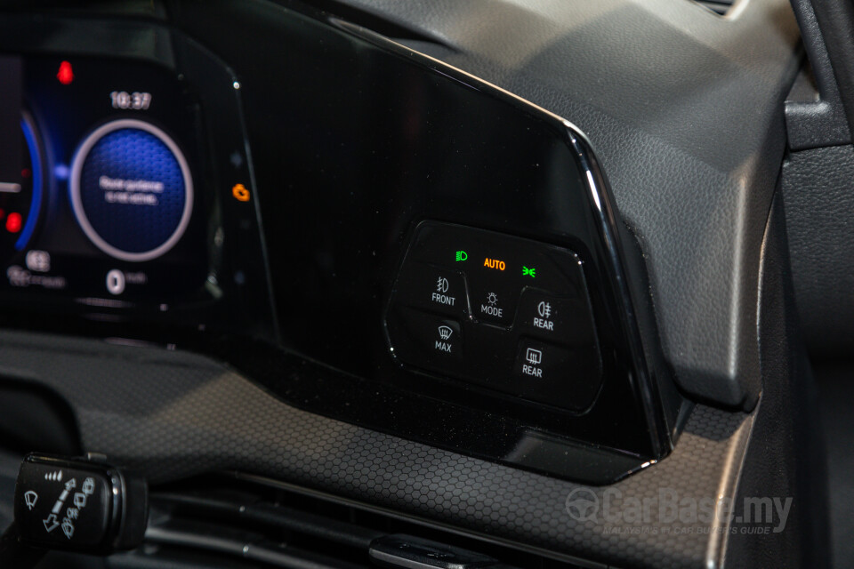 Volkswagen Golf GTI Mk8 (2022) Interior