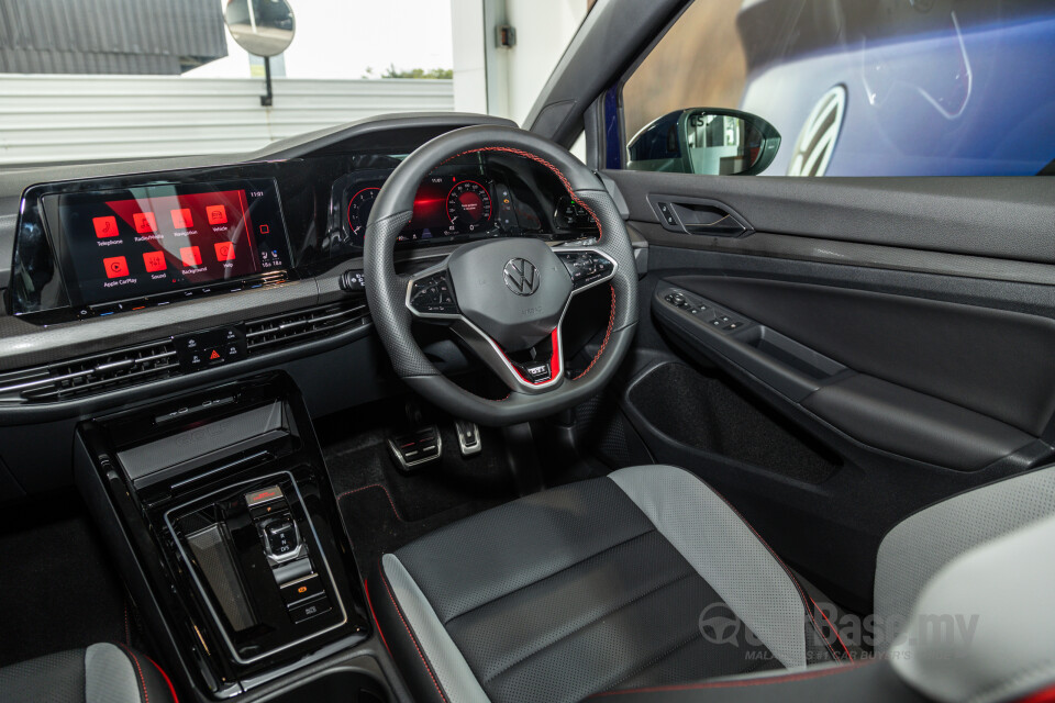 Volkswagen Golf GTI Mk8 (2022) Interior