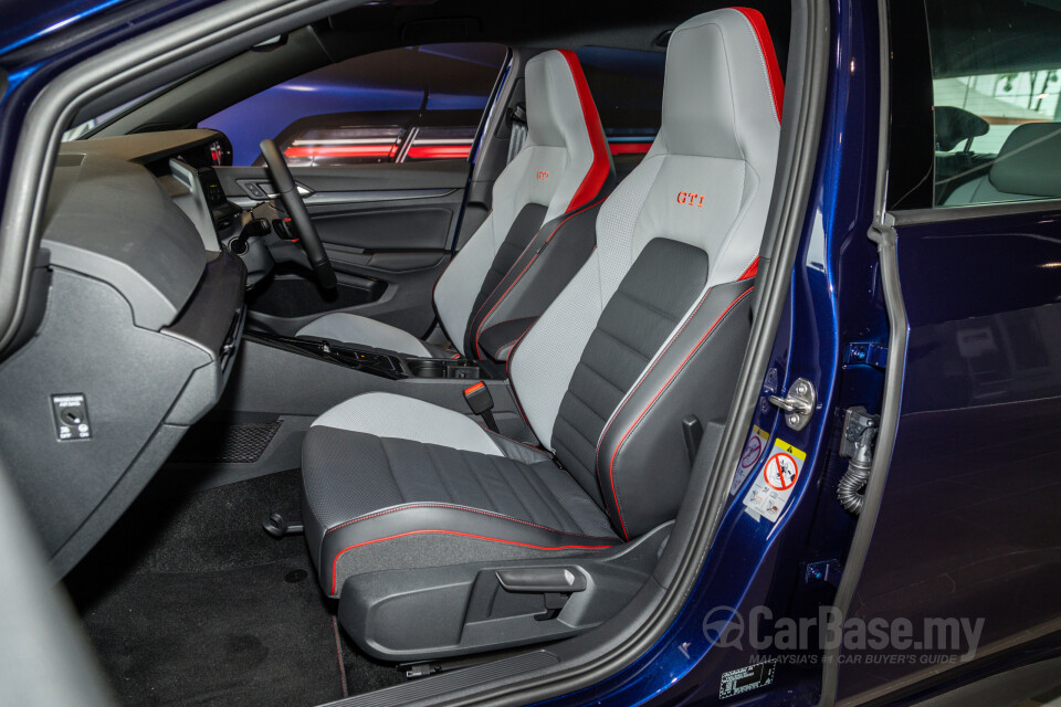 Volkswagen Golf GTI Mk8 (2022) Interior