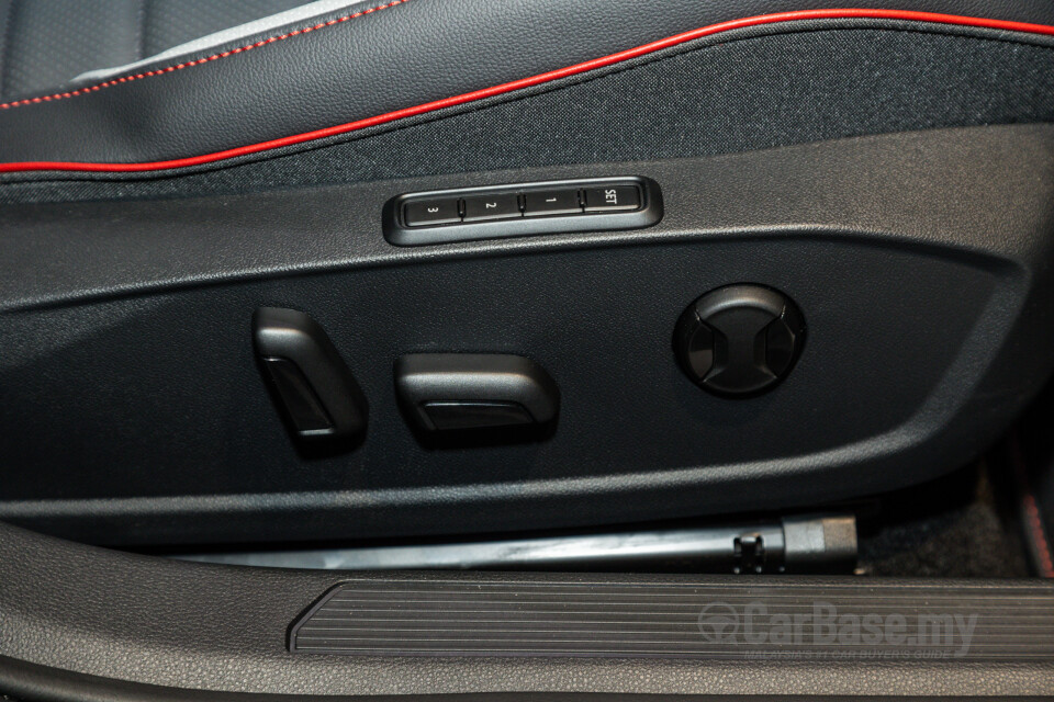 Volkswagen Golf GTI Mk8 (2022) Interior