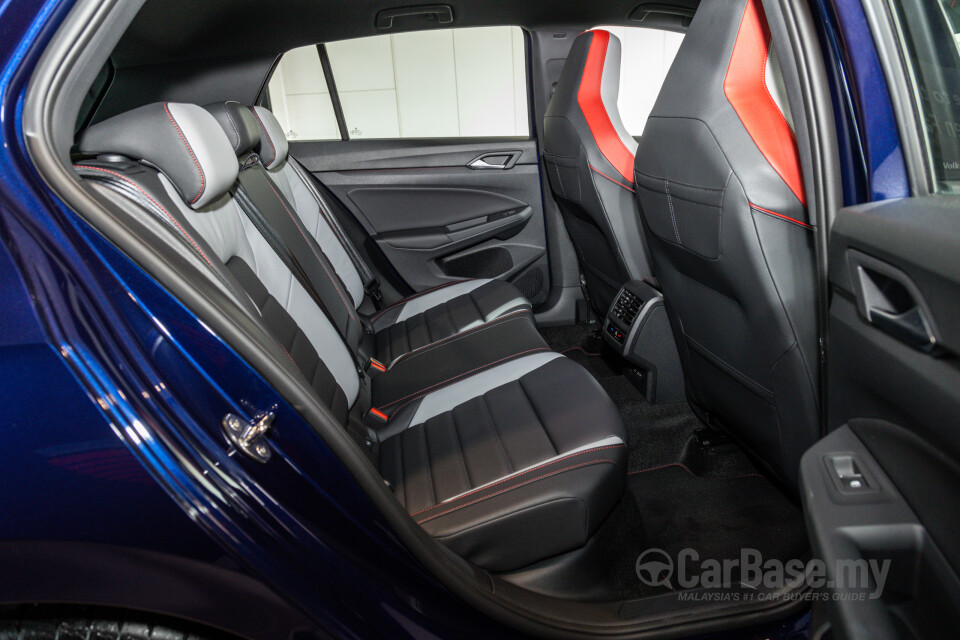 Volkswagen Golf GTI Mk8 (2022) Interior