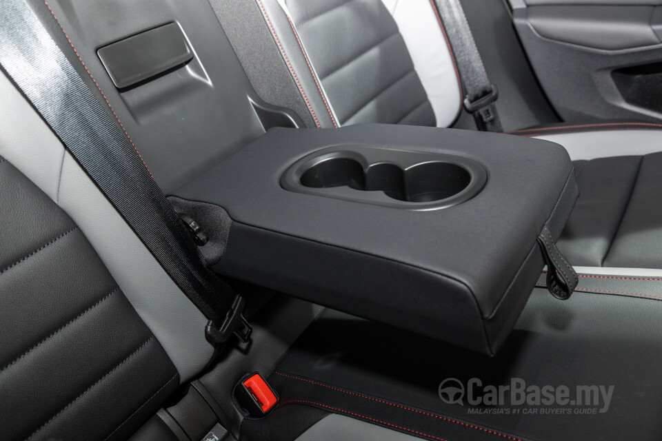 Volkswagen Golf GTI Mk8 (2022) Interior