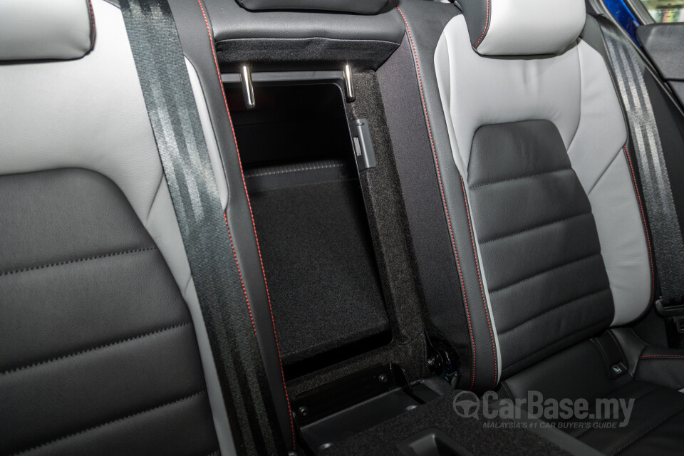 Volkswagen Golf GTI Mk8 (2022) Interior
