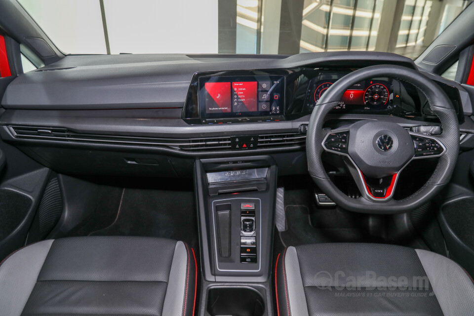 Volkswagen Golf GTI Mk8 (2022) Interior