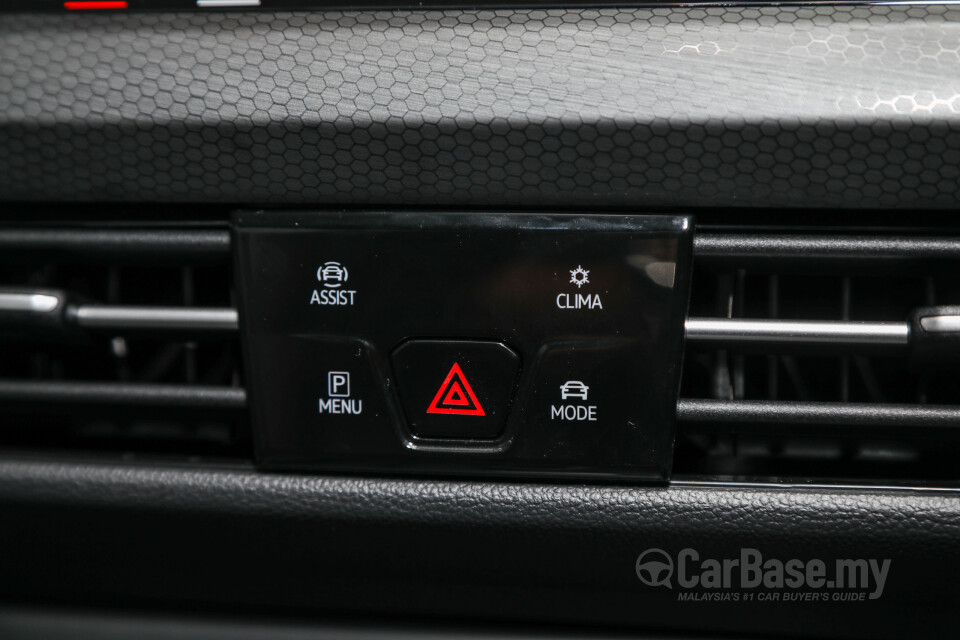 Volkswagen Golf GTI Mk8 (2022) Interior