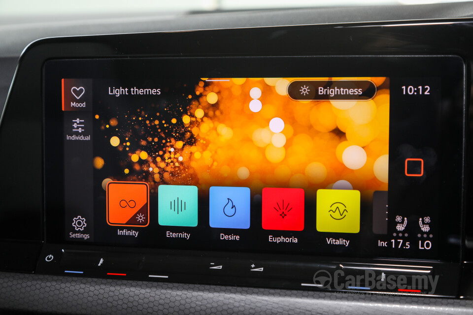 Volkswagen Golf GTI Mk8 (2022) Interior