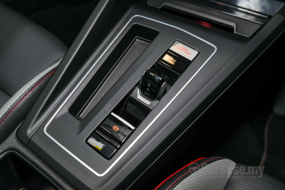 Volkswagen Golf GTI Mk8 (2022) Interior