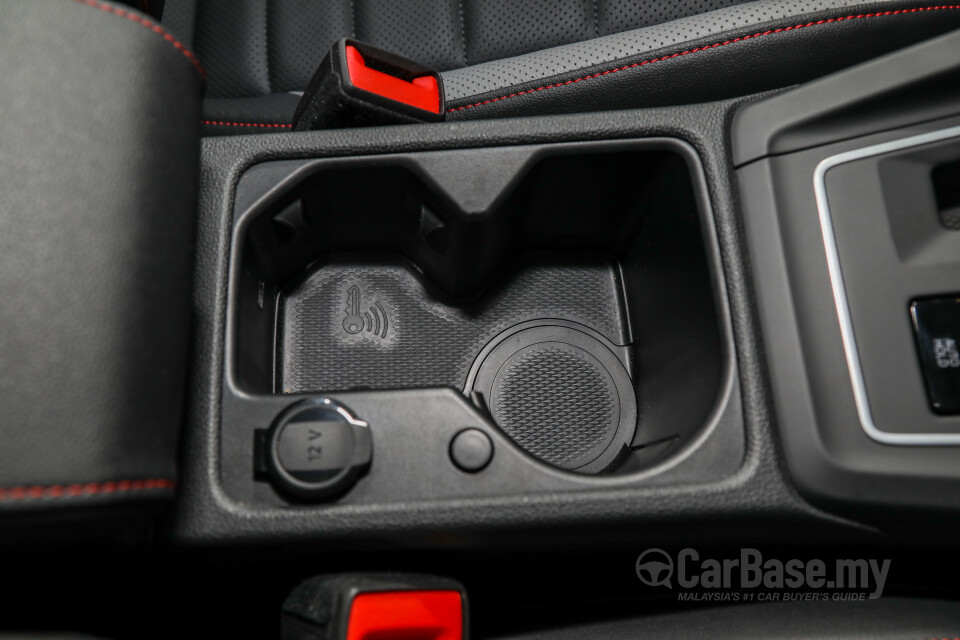 Volkswagen Golf GTI Mk8 (2022) Interior