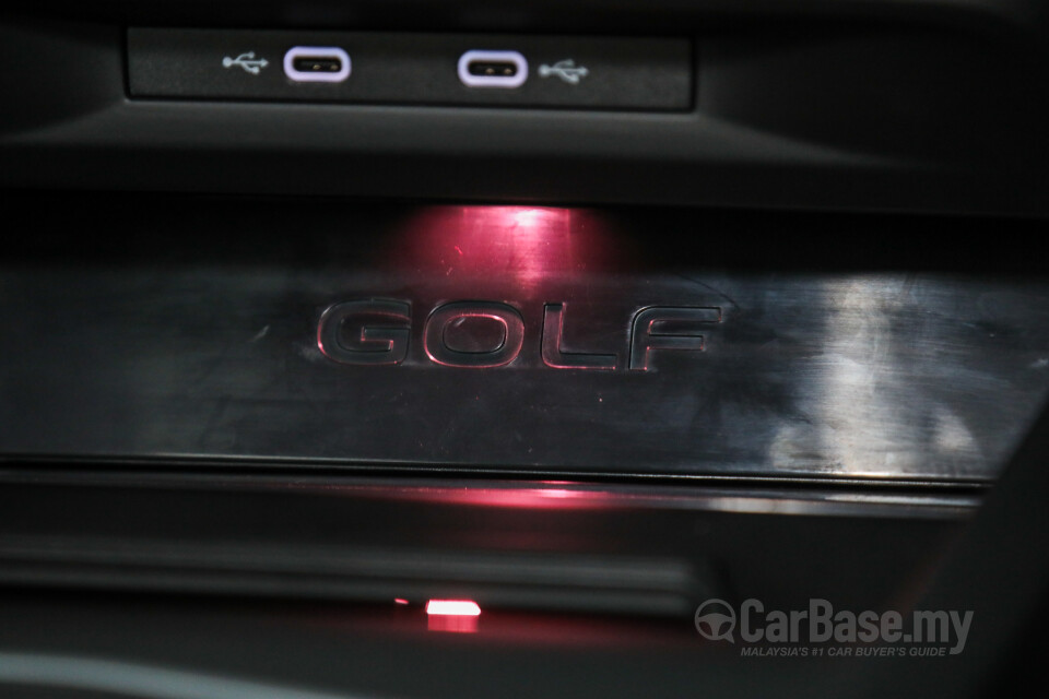 Volkswagen Golf GTI Mk8 (2022) Interior