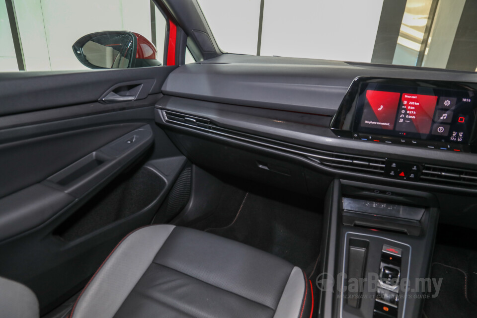 Volkswagen Golf GTI Mk8 (2022) Interior