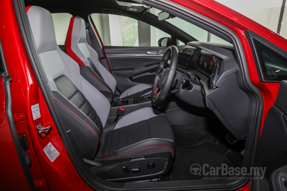 Volkswagen Golf GTI Mk8 (2022) Interior