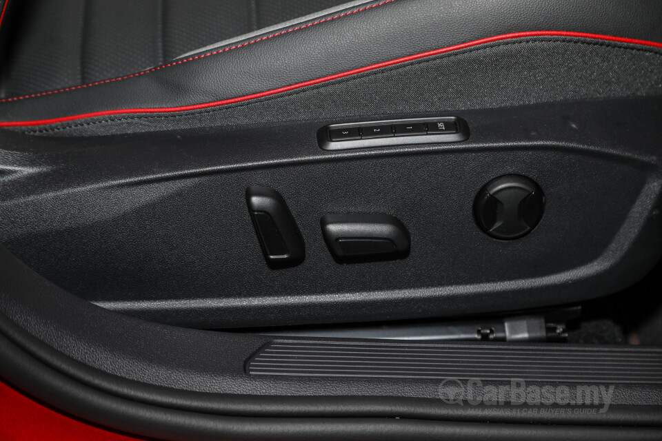 Volkswagen Golf GTI Mk8 (2022) Interior