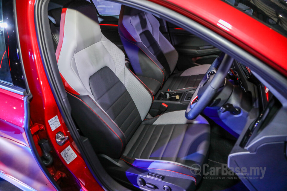 Volkswagen Golf GTI Mk8 (2022) Interior