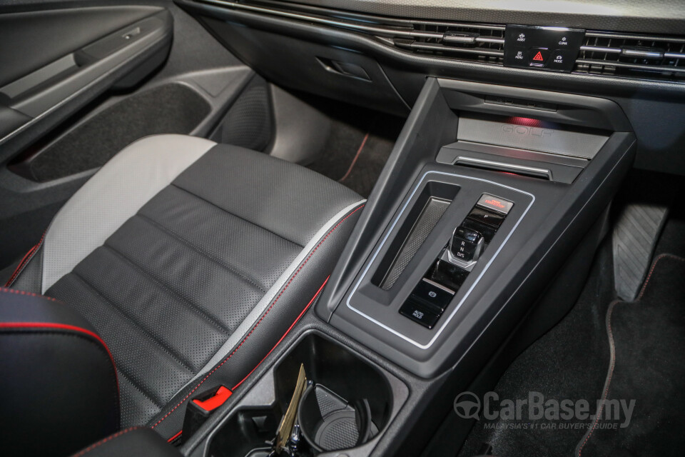 Volkswagen Golf GTI Mk8 (2022) Interior
