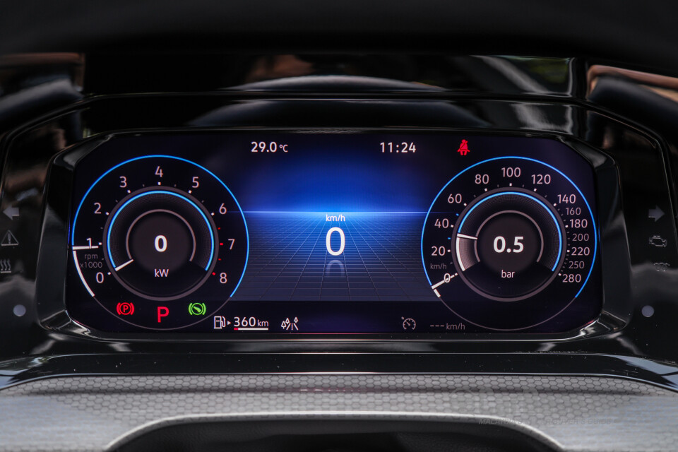 Volkswagen Golf GTI Mk8 (2022) Interior