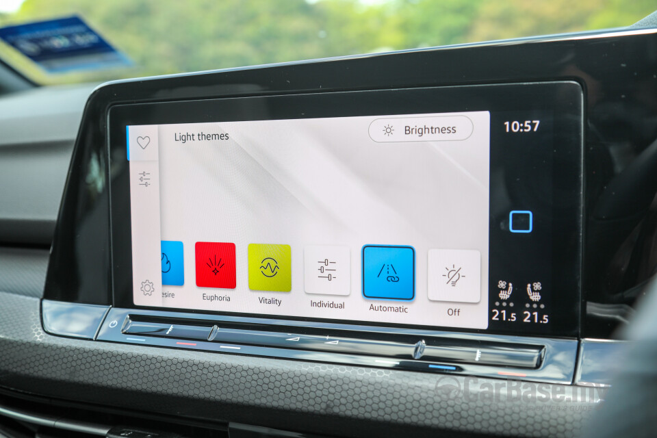 Volkswagen Golf GTI Mk8 (2022) Interior