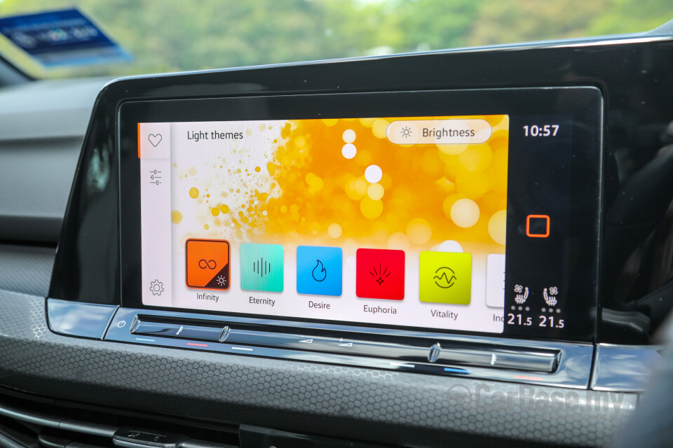 Volkswagen Golf GTI Mk8 (2022) Interior