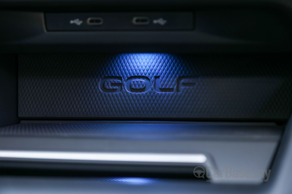 Volkswagen Golf GTI Mk8 (2022) Interior