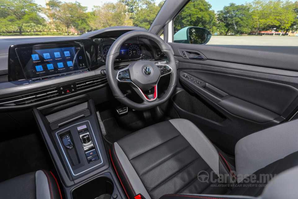Volkswagen Golf GTI Mk8 (2022) Interior