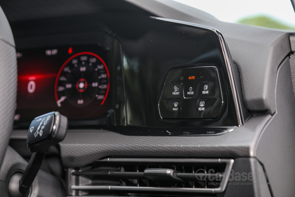 Volkswagen Golf GTI Mk8 (2022) Interior