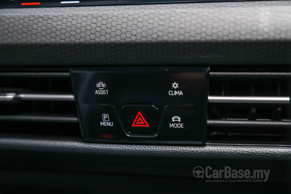 Volkswagen Golf GTI Mk8 (2022) Interior