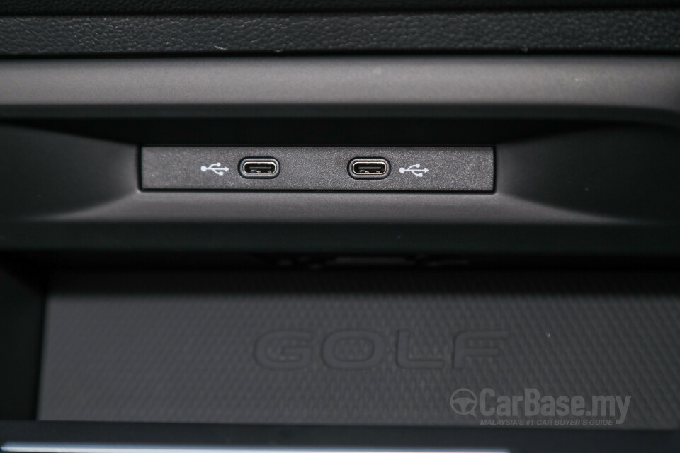 Volkswagen Golf GTI Mk8 (2022) Interior