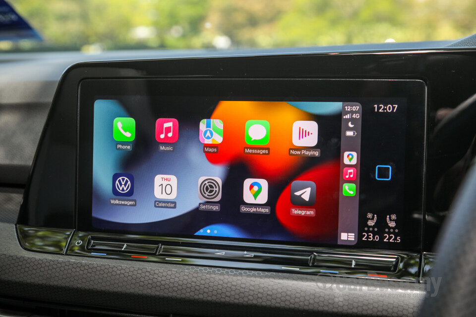 Volkswagen Golf GTI Mk8 (2022) Interior