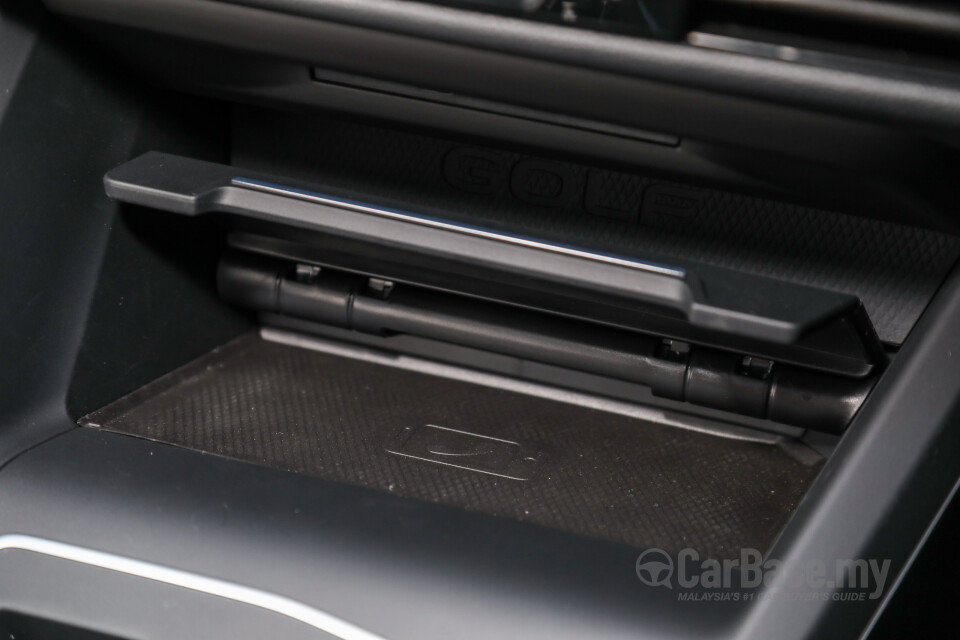 Volkswagen Golf GTI Mk8 (2022) Interior