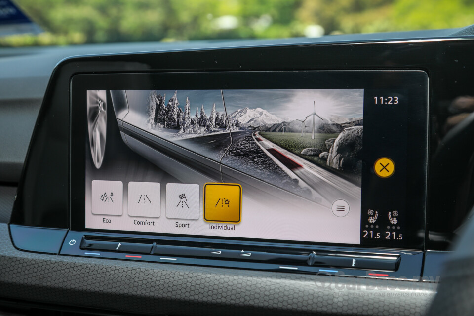 Volkswagen Golf GTI Mk8 (2022) Interior