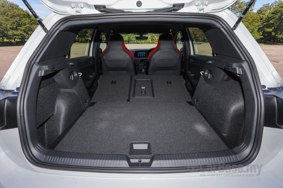 Volkswagen Golf GTI Mk8 (2022) Interior