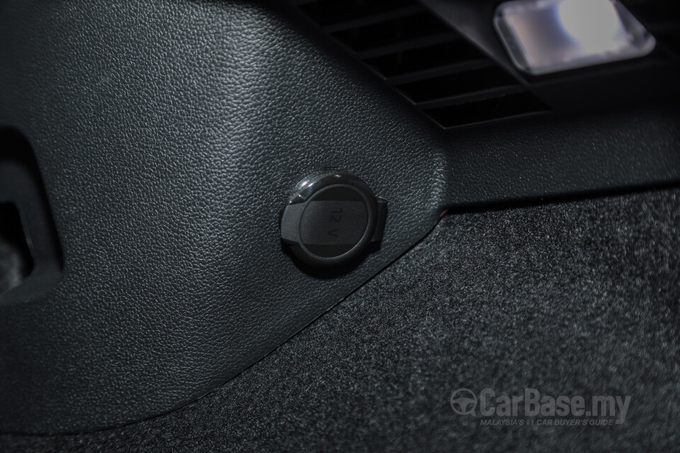 Volkswagen Golf GTI Mk8 (2022) Interior