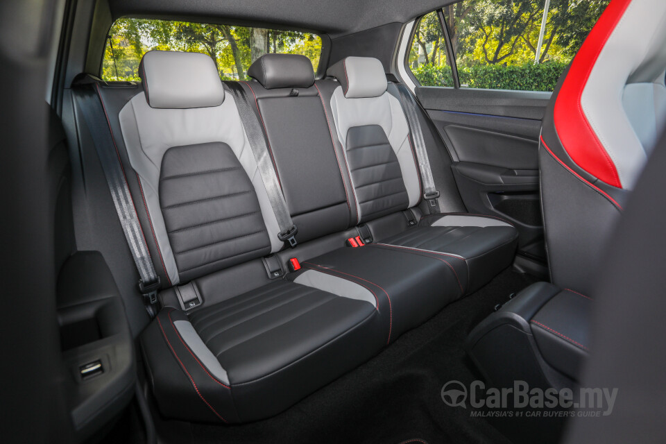 Volkswagen Golf GTI Mk8 (2022) Interior