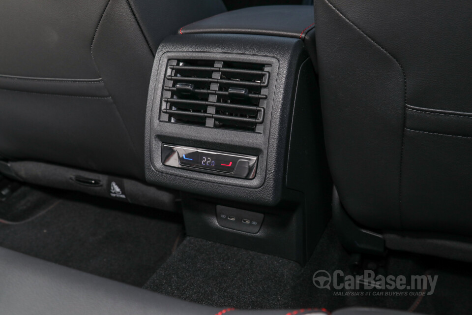 Volkswagen Golf GTI Mk8 (2022) Interior