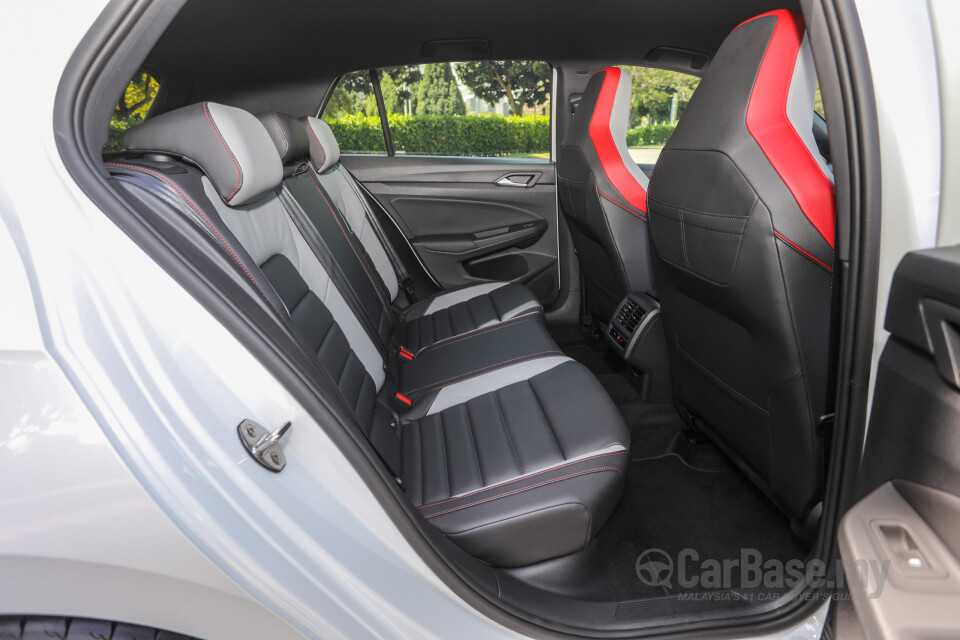 Volkswagen Golf GTI Mk8 (2022) Interior