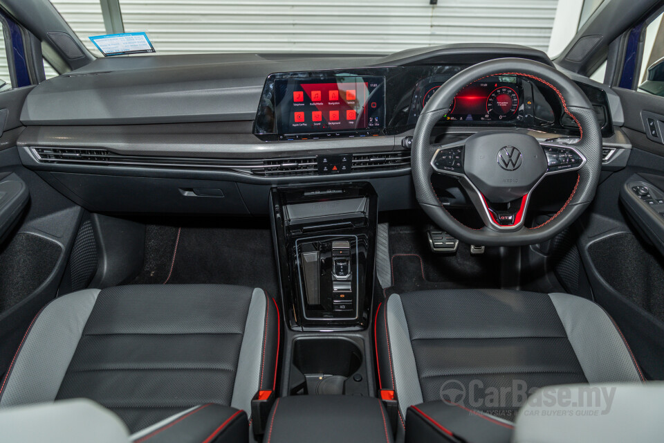 Volkswagen Golf GTI Mk8 (2022) Interior