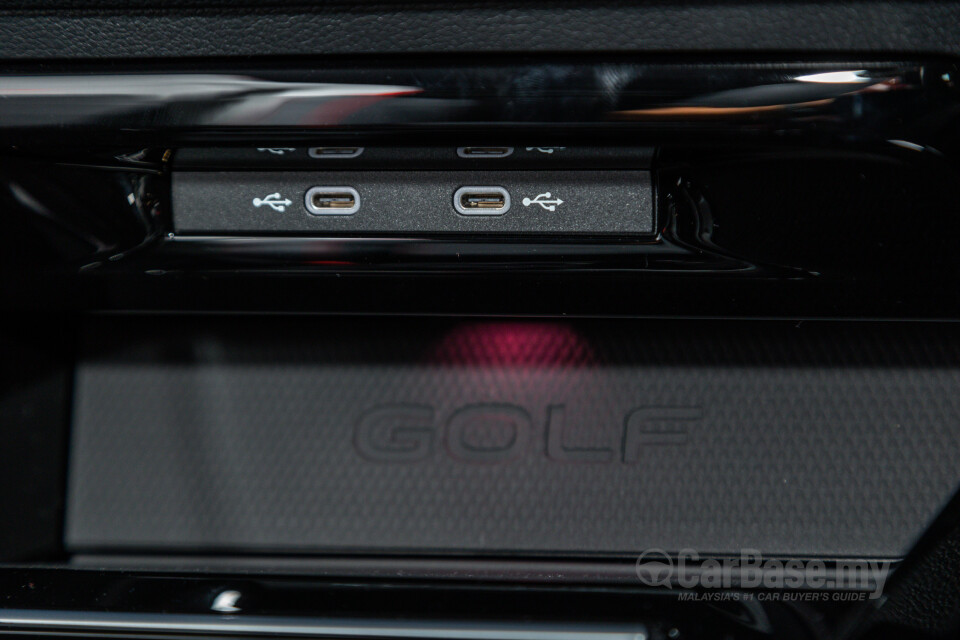 Volkswagen Golf GTI Mk8 (2022) Interior
