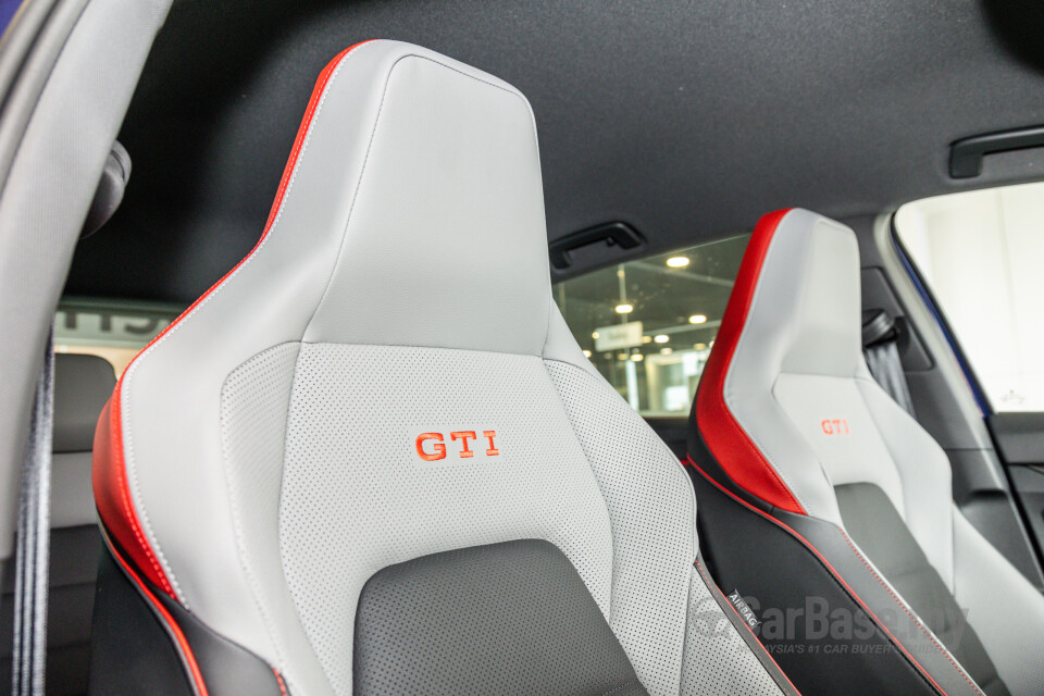 Volkswagen Golf GTI Mk8 (2022) Interior