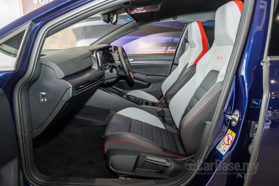 Volkswagen Golf GTI Mk8 (2022) Interior