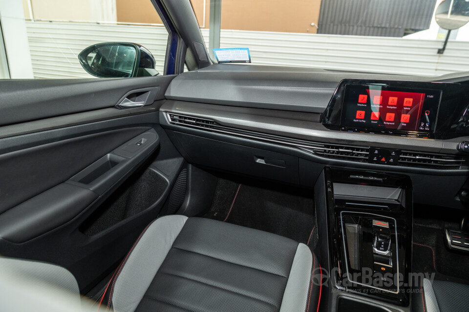 Volkswagen Golf GTI Mk8 (2022) Interior