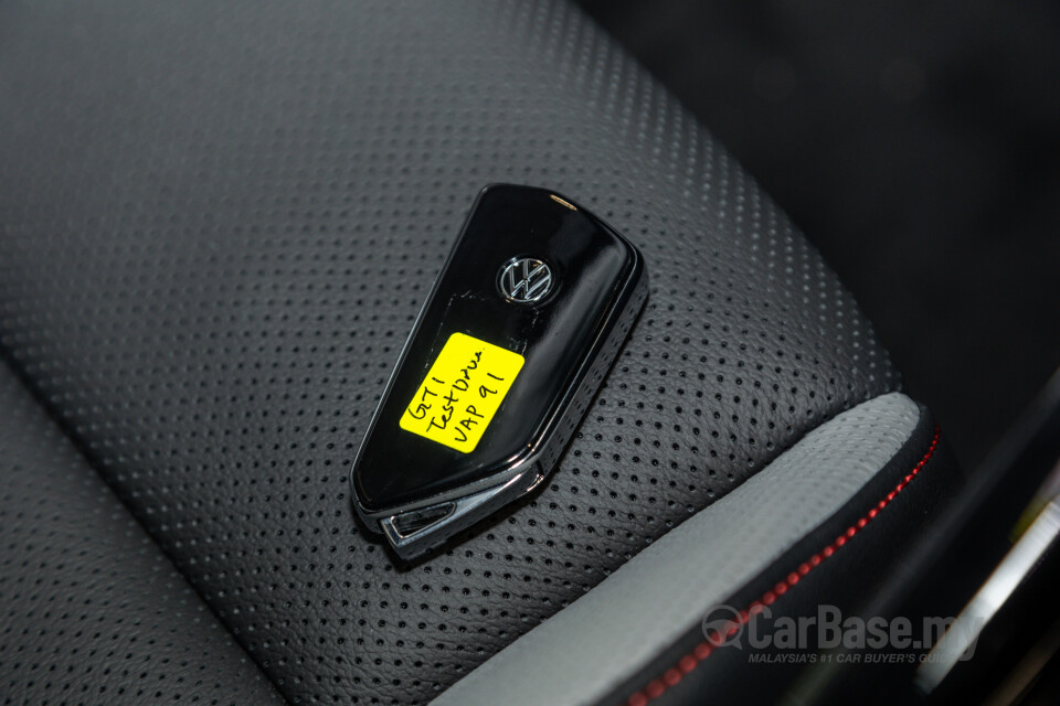 Volkswagen Golf GTI Mk8 (2022) Interior