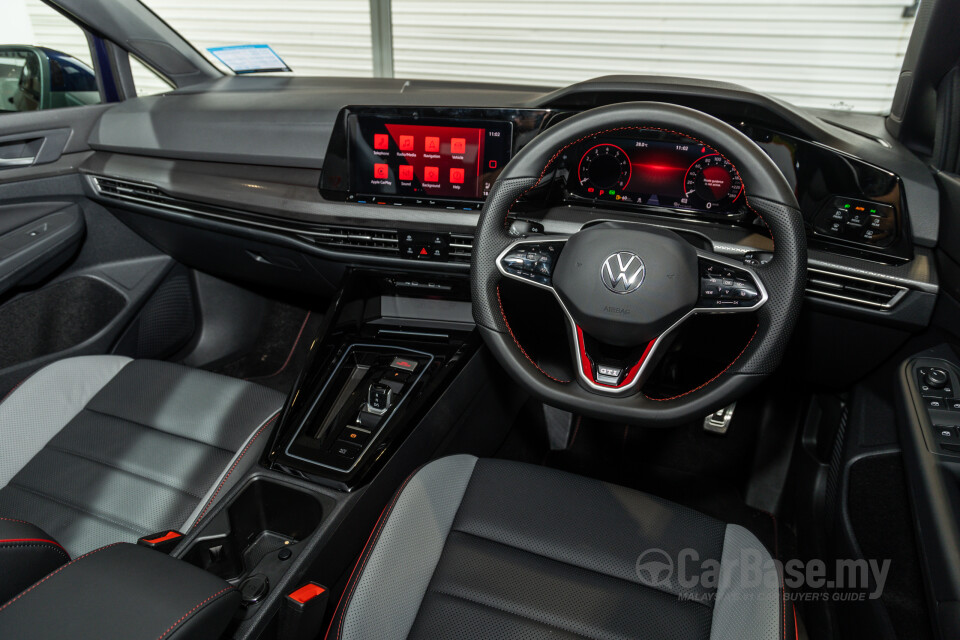 Volkswagen Golf GTI Mk8 (2022) Interior