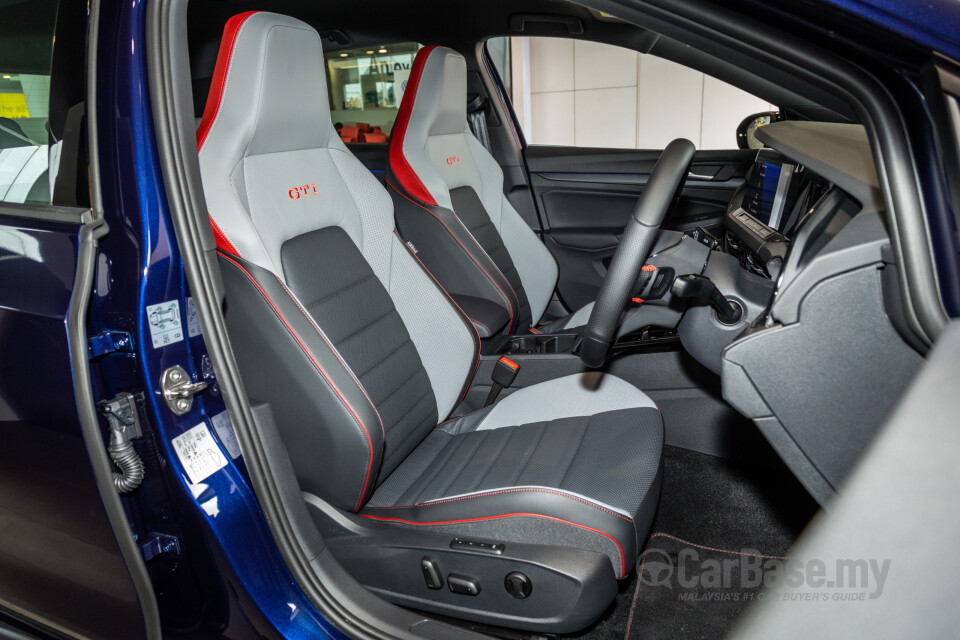 Volkswagen Golf GTI Mk8 (2022) Interior