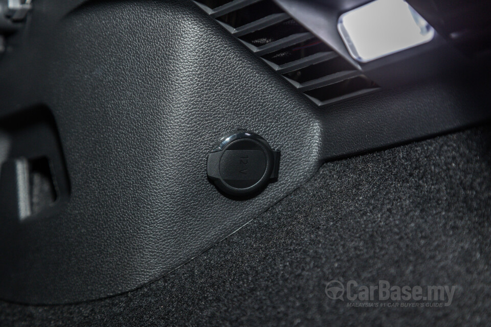 Volkswagen Golf GTI Mk8 (2022) Interior
