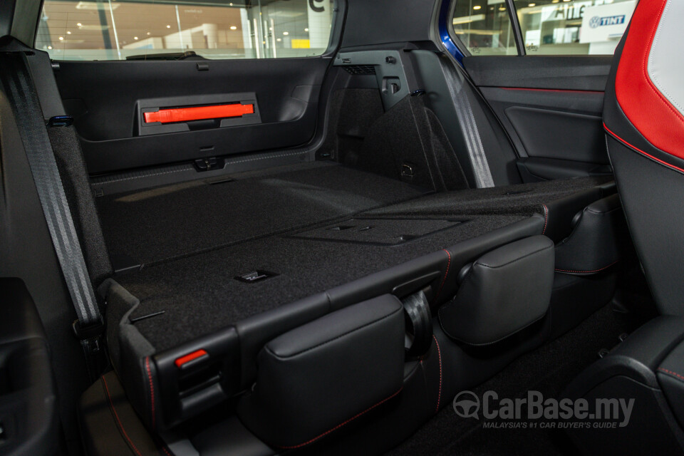 Volkswagen Golf GTI Mk8 (2022) Interior