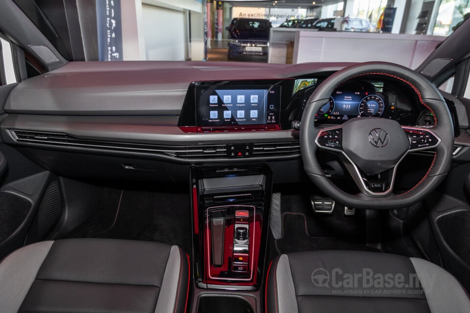 Volkswagen Golf GTI Mk8 (2022) Interior
