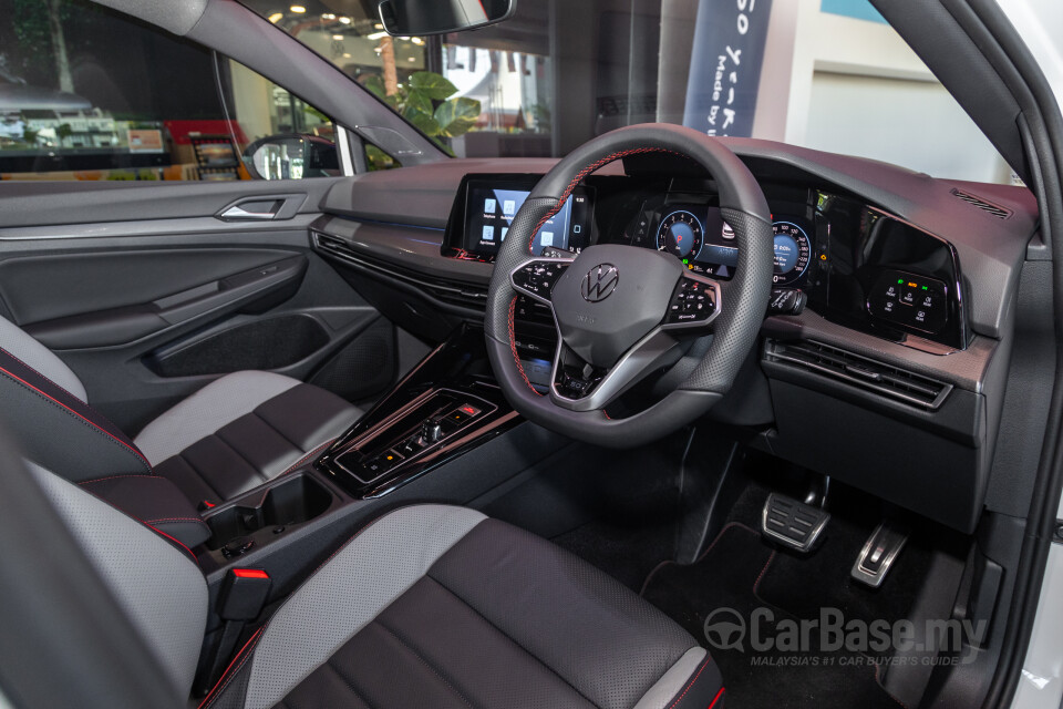 Volkswagen Golf GTI Mk8 (2022) Interior