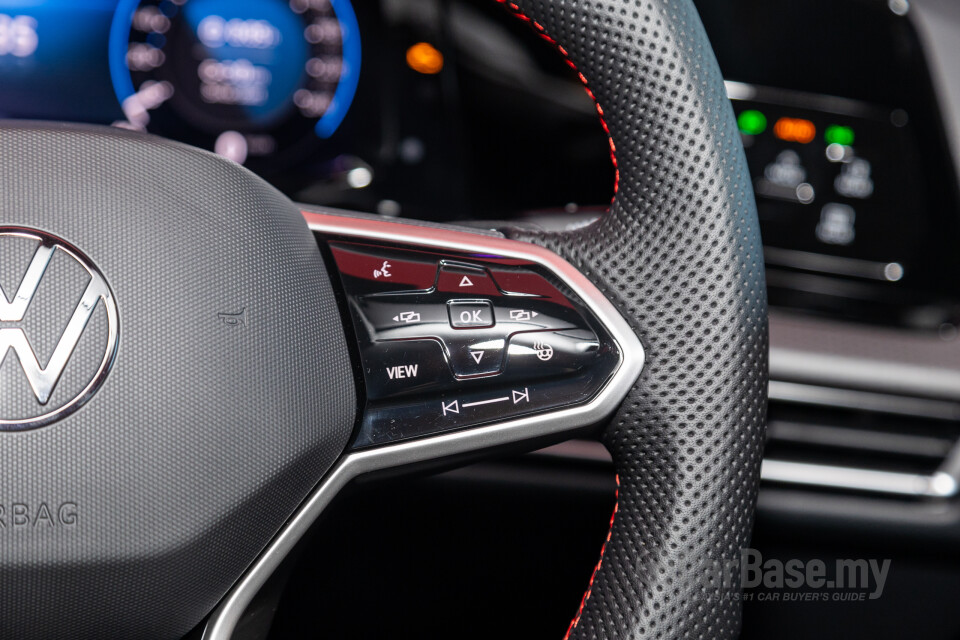Volkswagen Golf GTI Mk8 (2022) Interior
