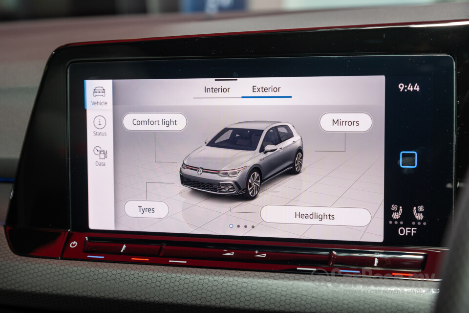 Volkswagen Golf GTI Mk8 (2022) Interior