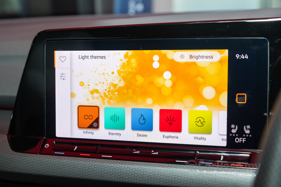 Volkswagen Golf GTI Mk8 (2022) Interior